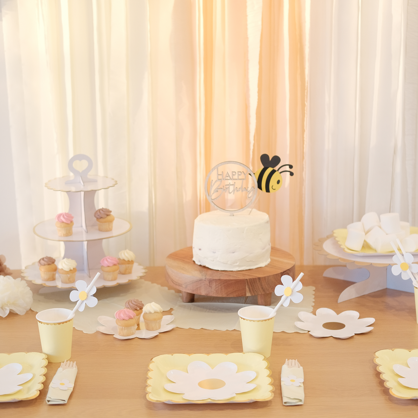 Blooming Daisy Box | Party In A Box | Bowtique Decor | Blooming daisy box contain themed party essentials for 8 guests.