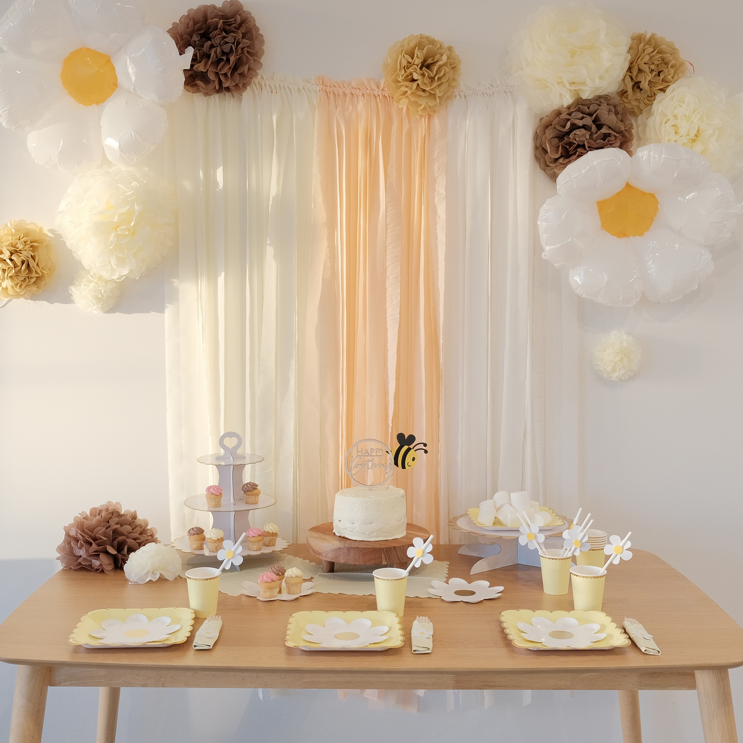 Blooming Daisy Box | Party In A Box | Bowtique Decor | Blooming daisy box contain themed party essentials for 8 guests.